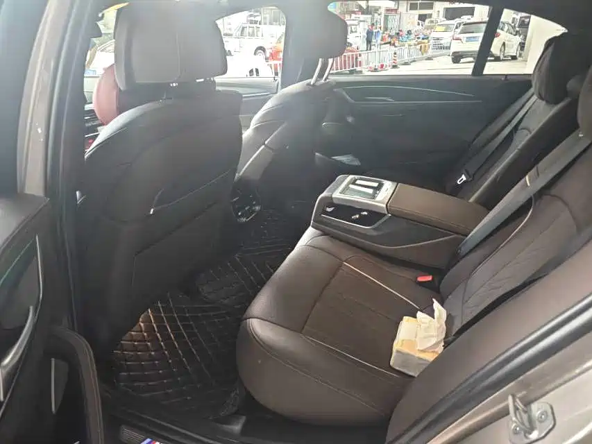 BMW 5 Series — миниатюра 4
