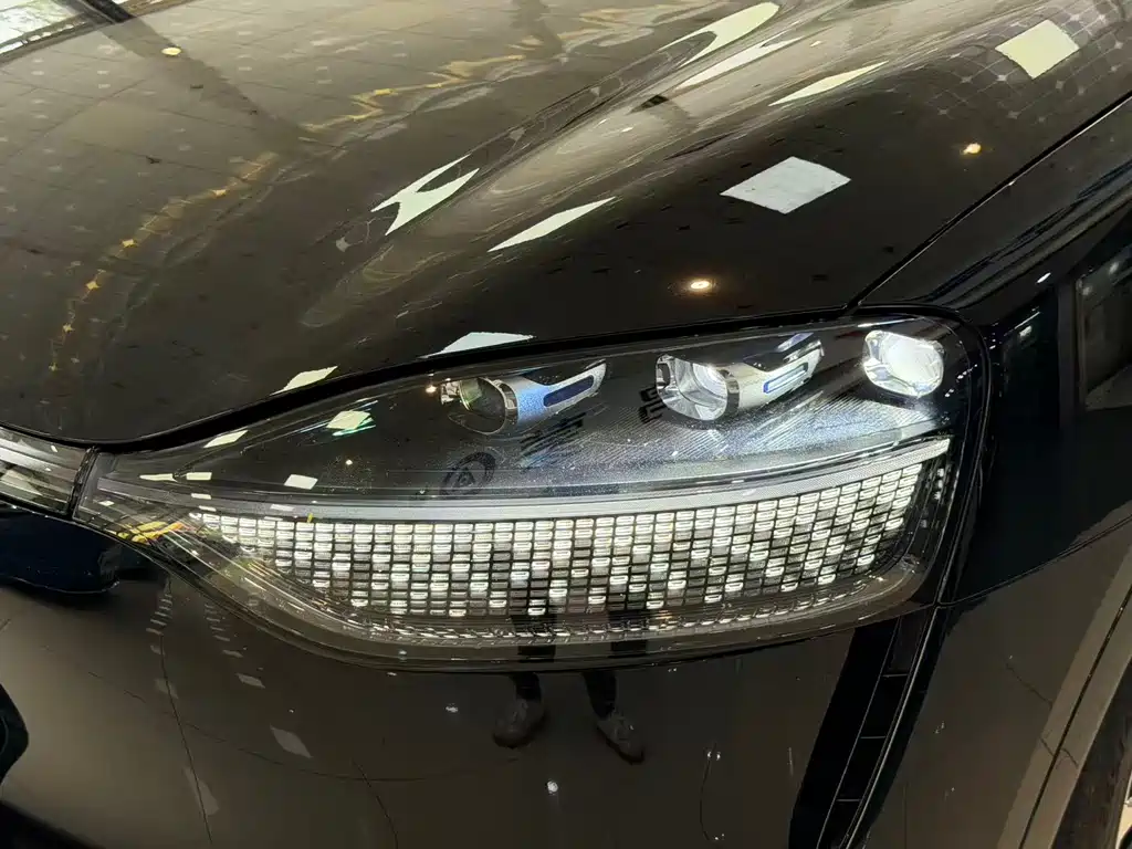 AITO ASK THE WORLD M9