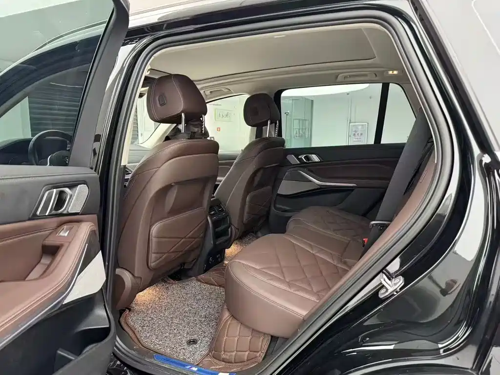 BMW X5 2022 xDrive 30Li Premium M Sport