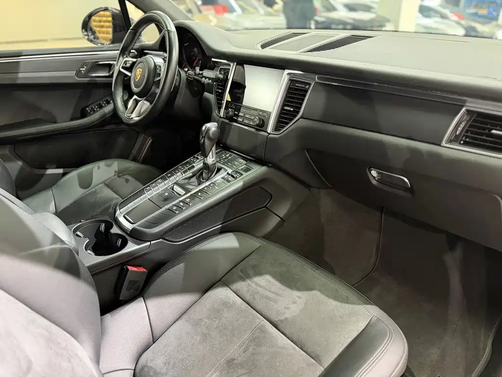 Porsche Macan — миниатюра 11