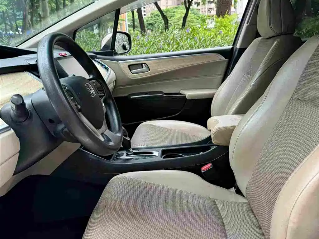 Honda Jade 2016 1.8L AT Comfort Elite 5 мест