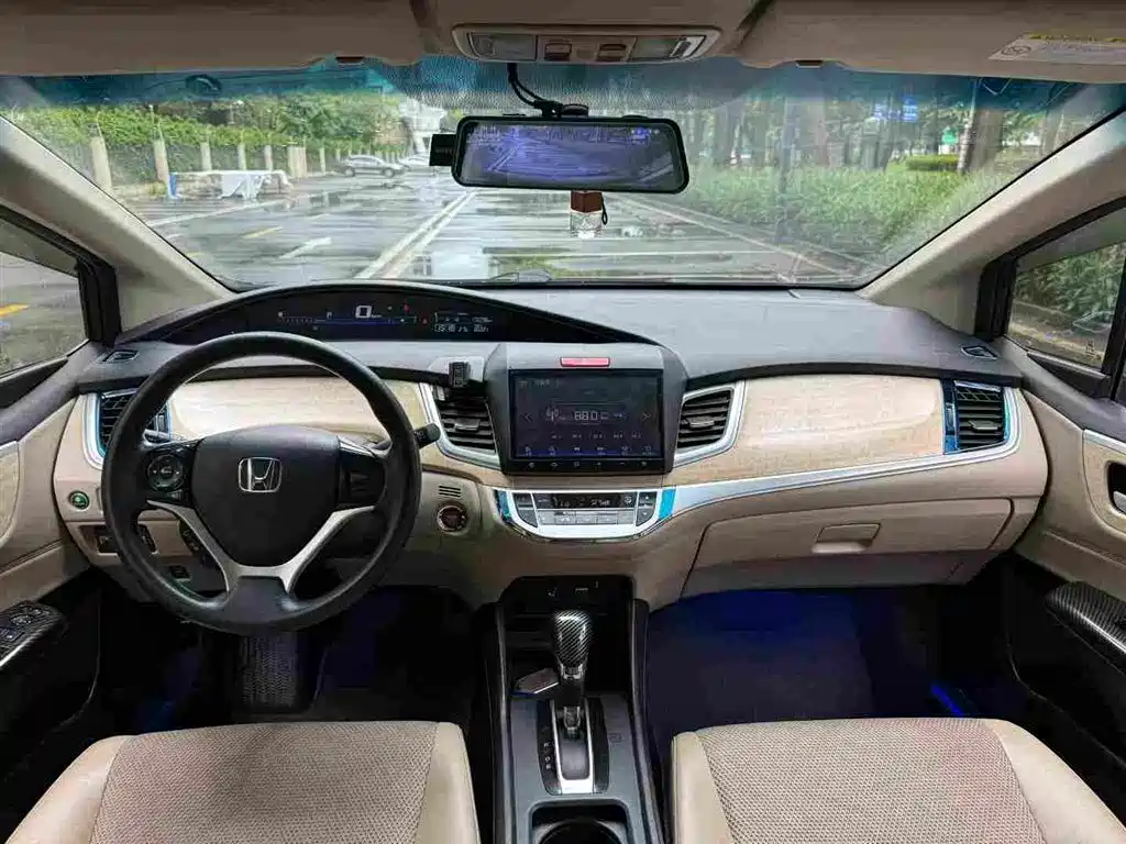 Honda Jade 2016 1.8L AT Comfort Elite 5 мест