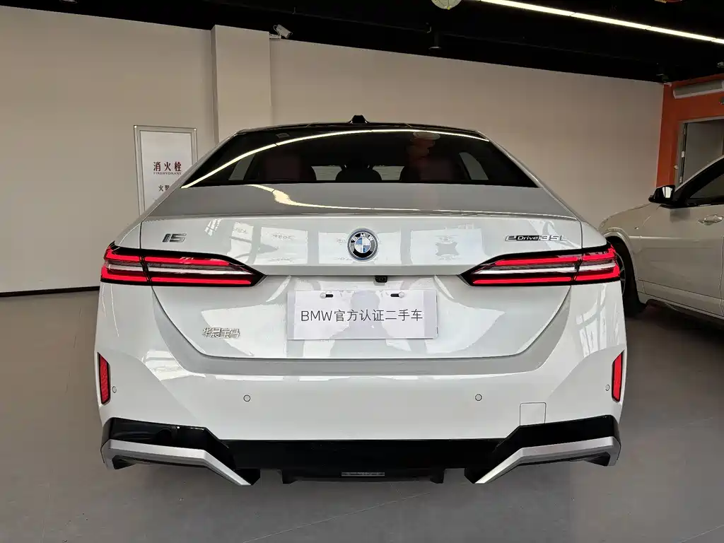 BMW I5
