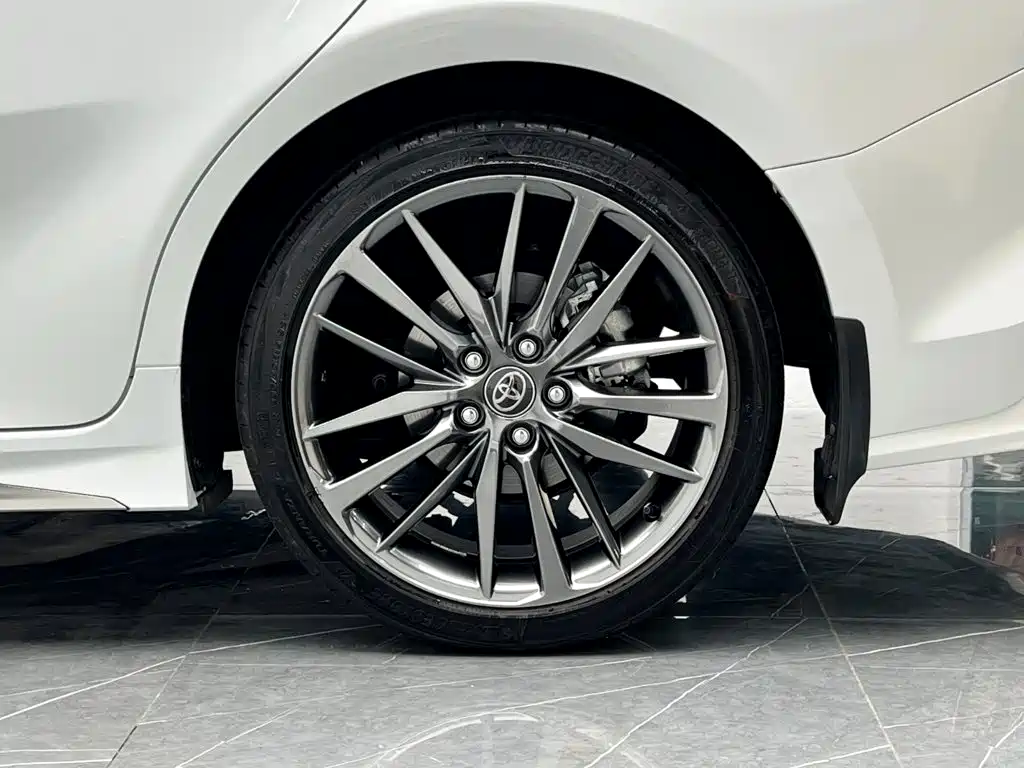 Toyota Camry — миниатюра 13