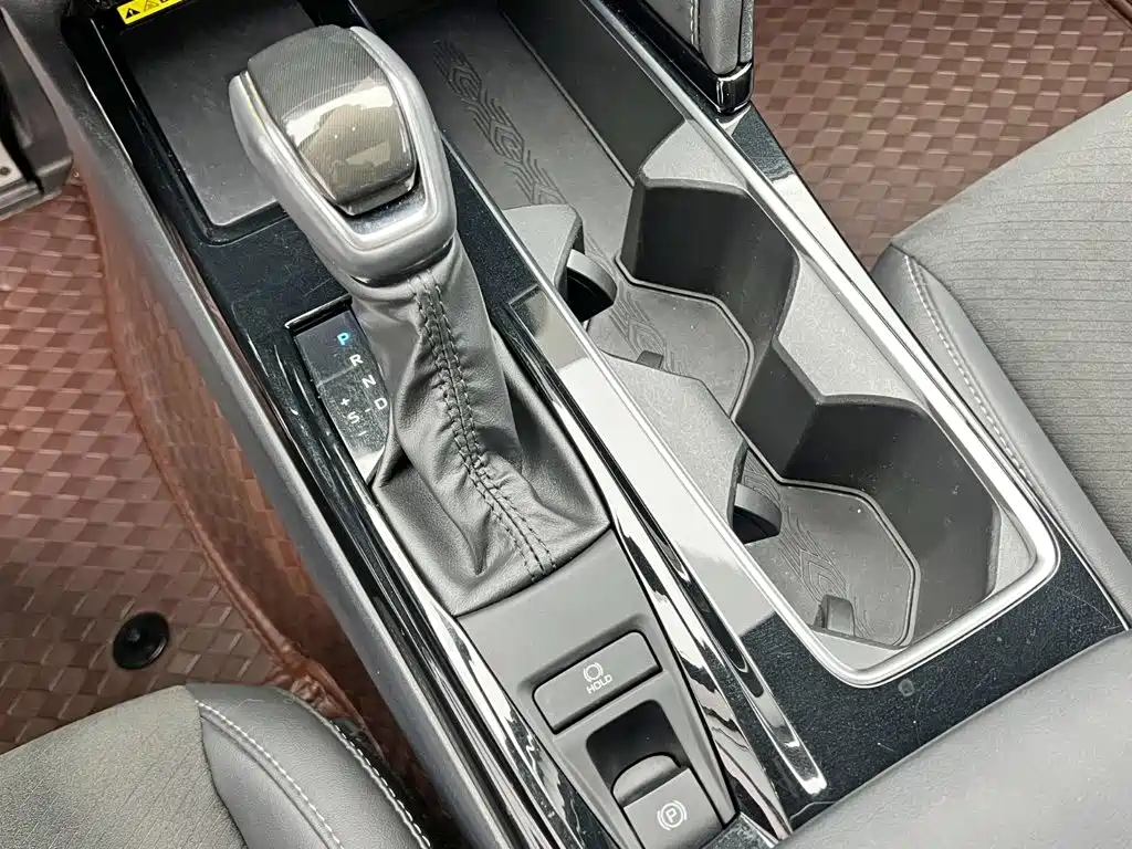 Toyota Camry — миниатюра 18
