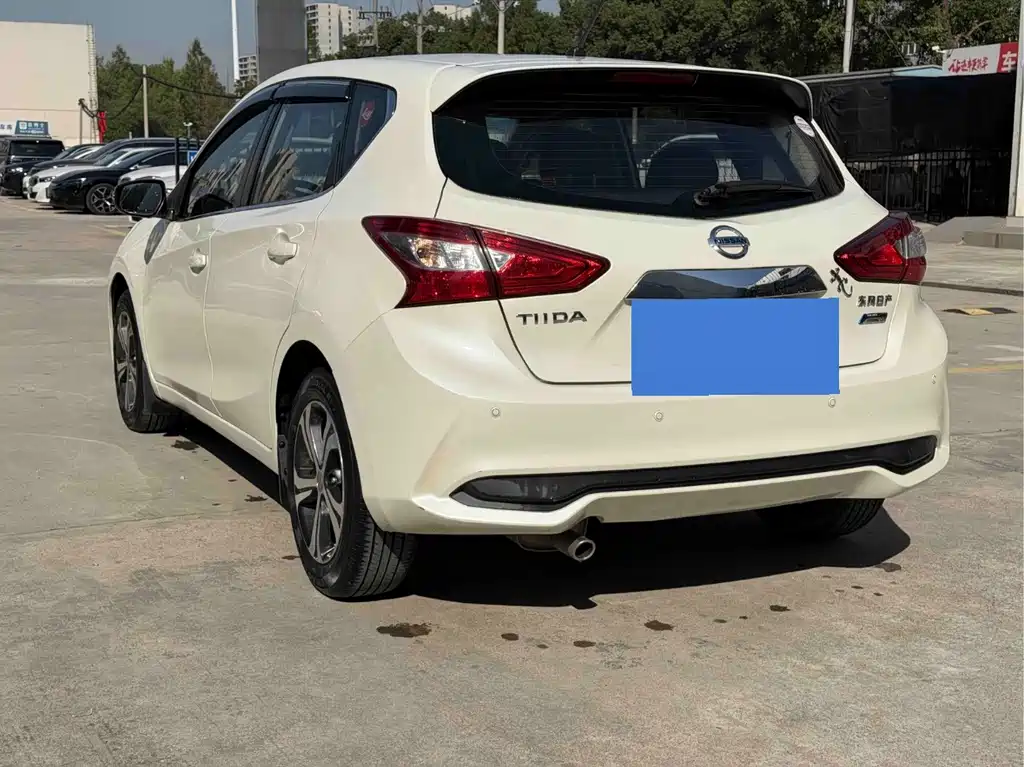 Nissan Tiida — миниатюра 9