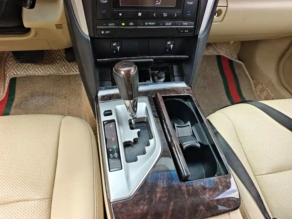 Toyota Camry — миниатюра 14