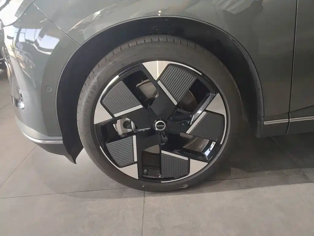 Volvo XC70 PHEV — миниатюра 23