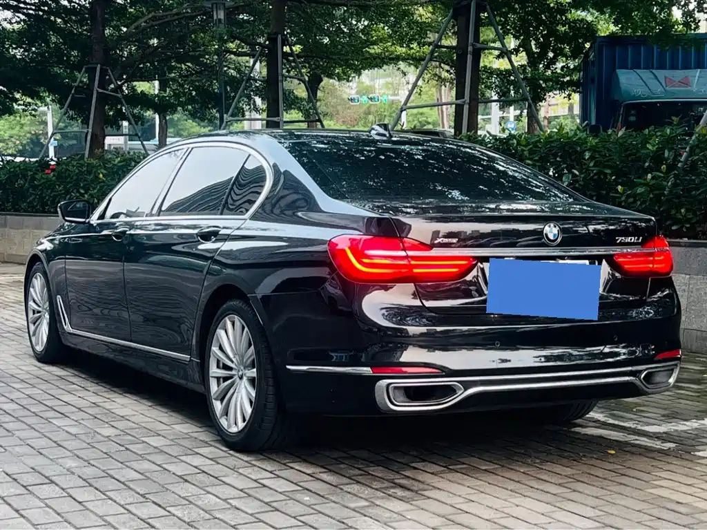 BMW 7 Series — миниатюра 4