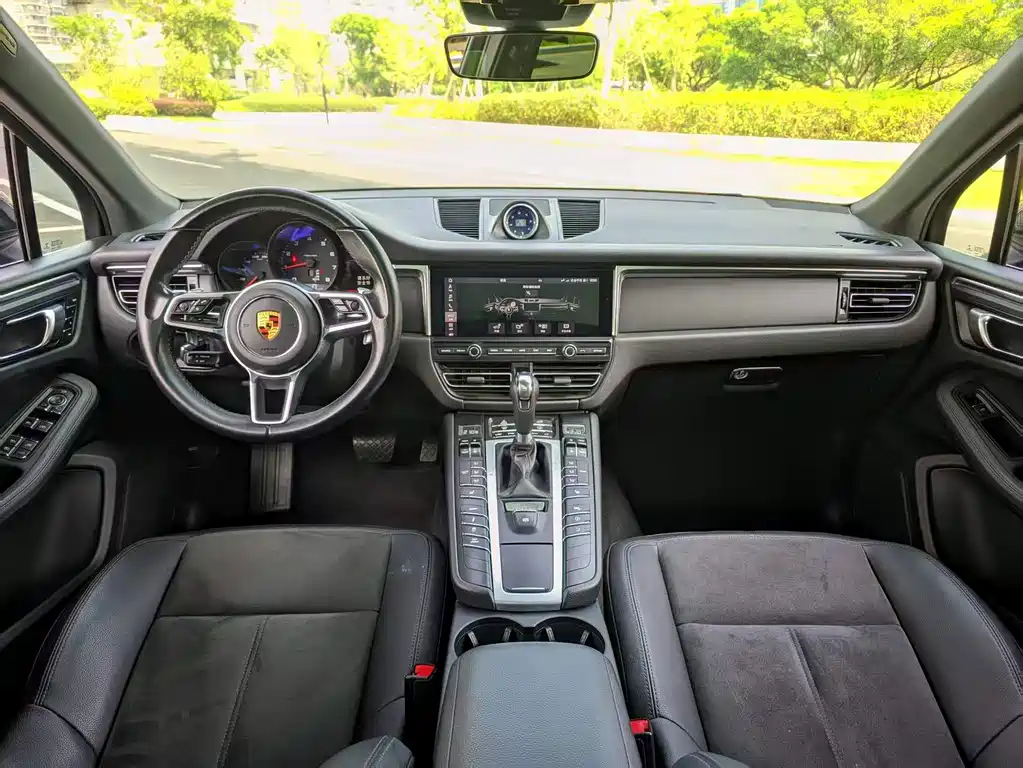 Porsche Macan — миниатюра 8