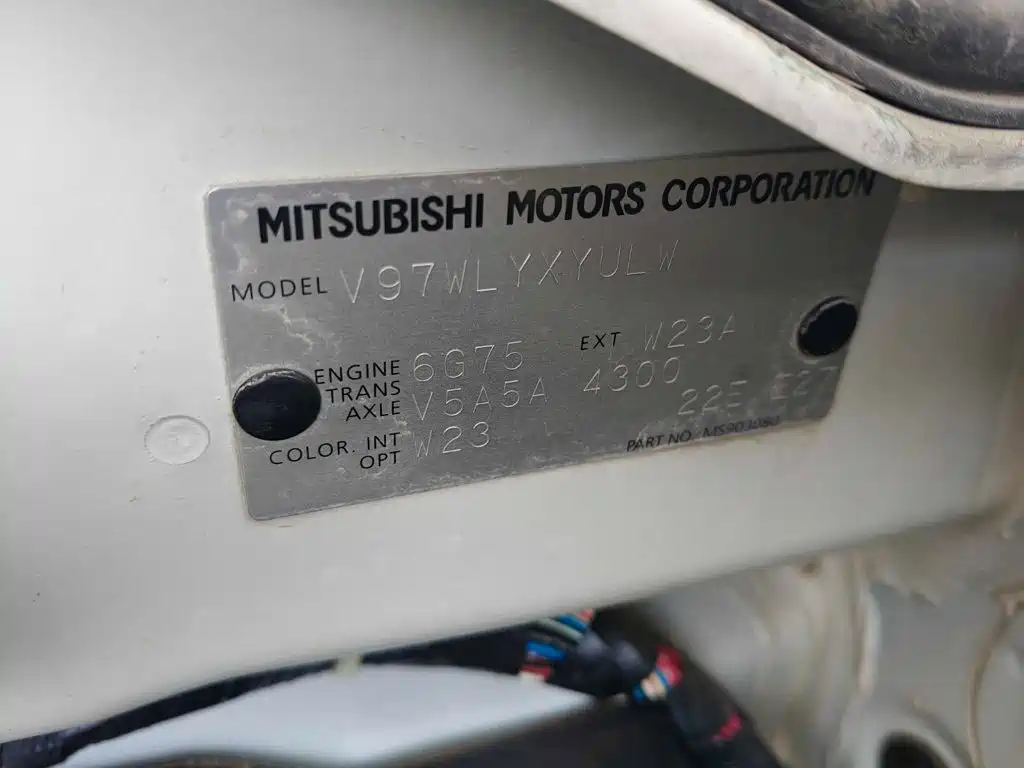 Mitsubishi Pajero (Import) — миниатюра 7