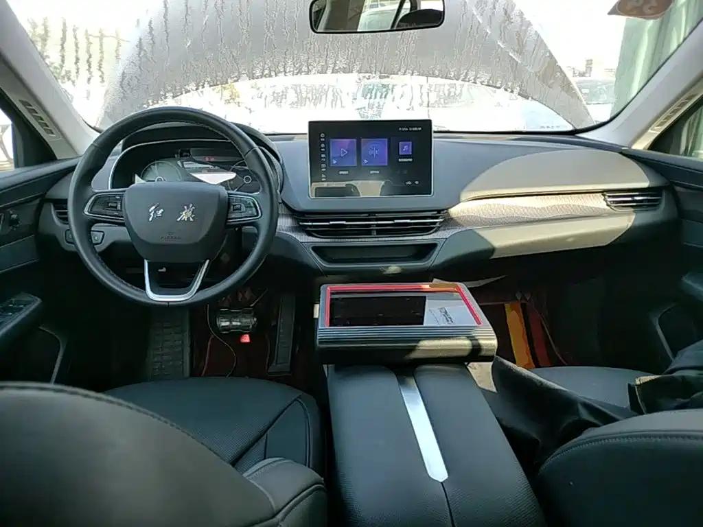 Hongqi Hongqi E-QM5 — миниатюра 10