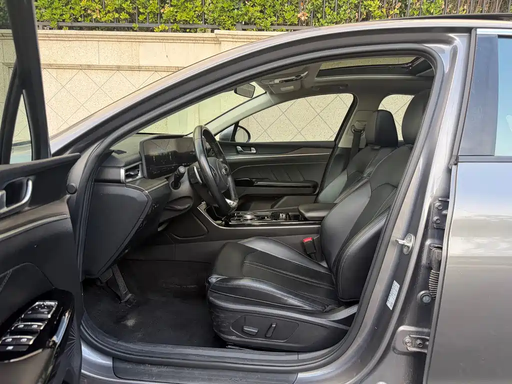 Kia K5 - фото 6