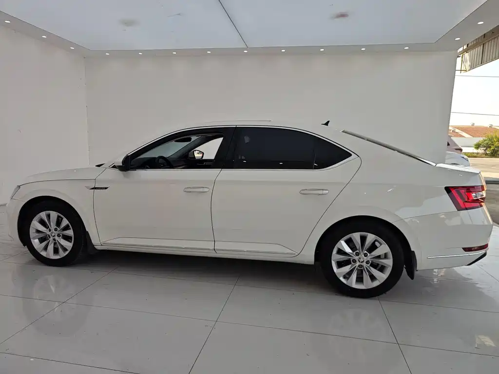 Skoda Superb — миниатюра 25