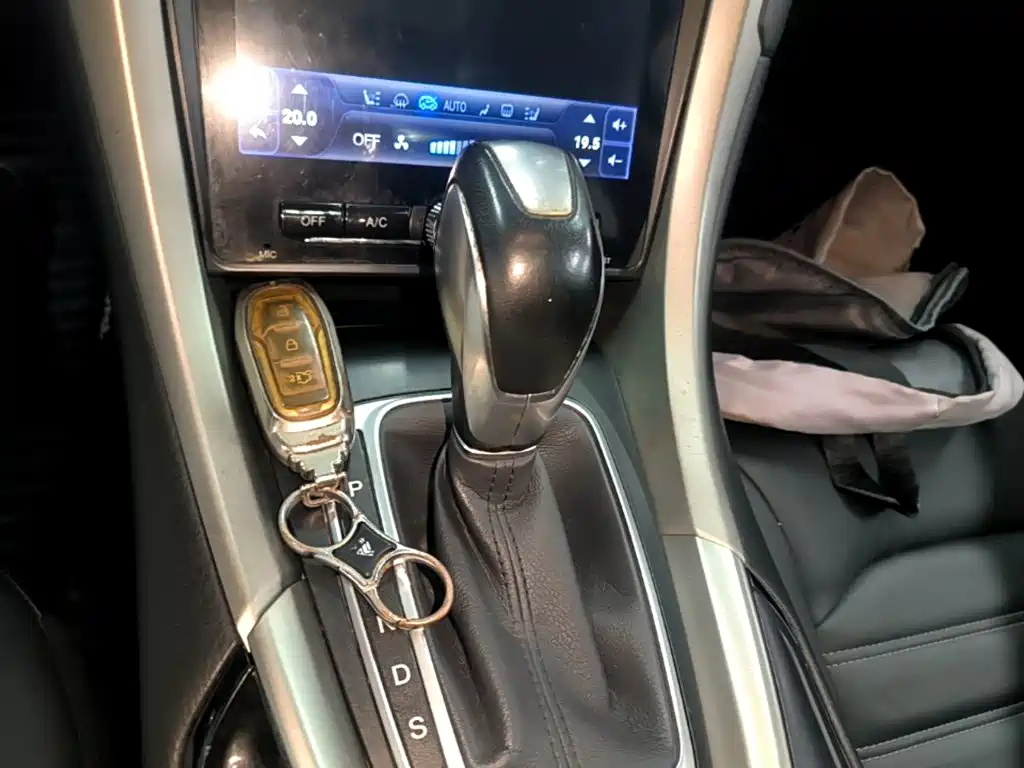 Ford Mondeo — миниатюра 14