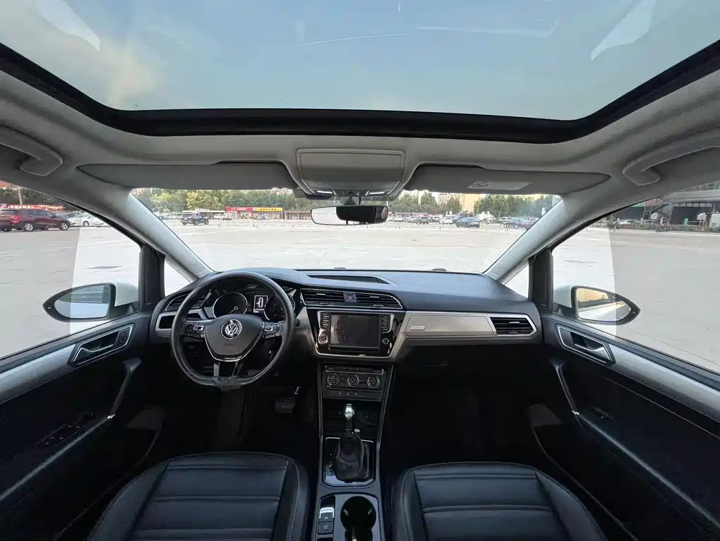 Volkswagen Touran — миниатюра 9