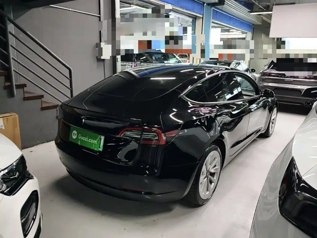 Tesla Model 3 — миниатюра 7