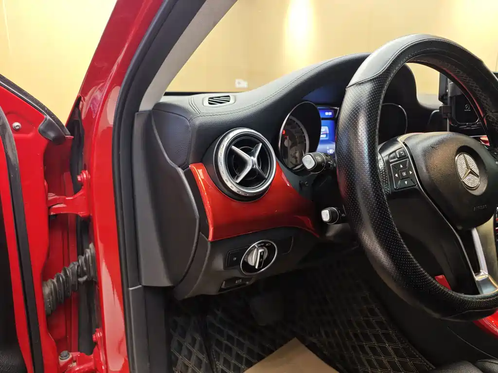 Mercedes-Benz GLA — миниатюра 11