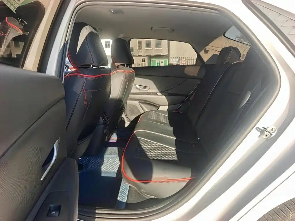 Hyundai Elantra — миниатюра 17