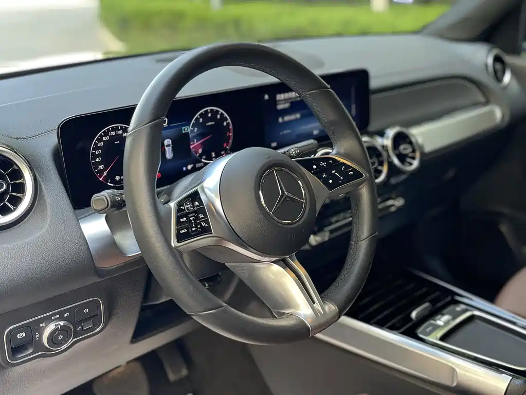Mercedes-Benz GLB — миниатюра 7