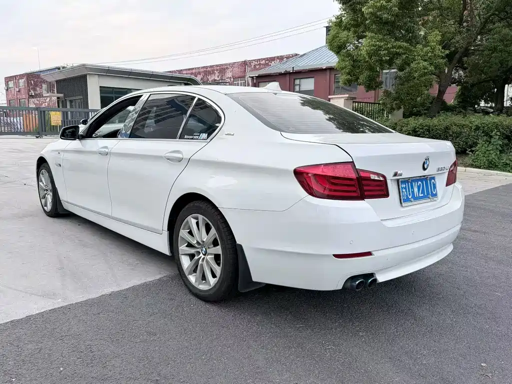 BMW 5 Series — миниатюра 7