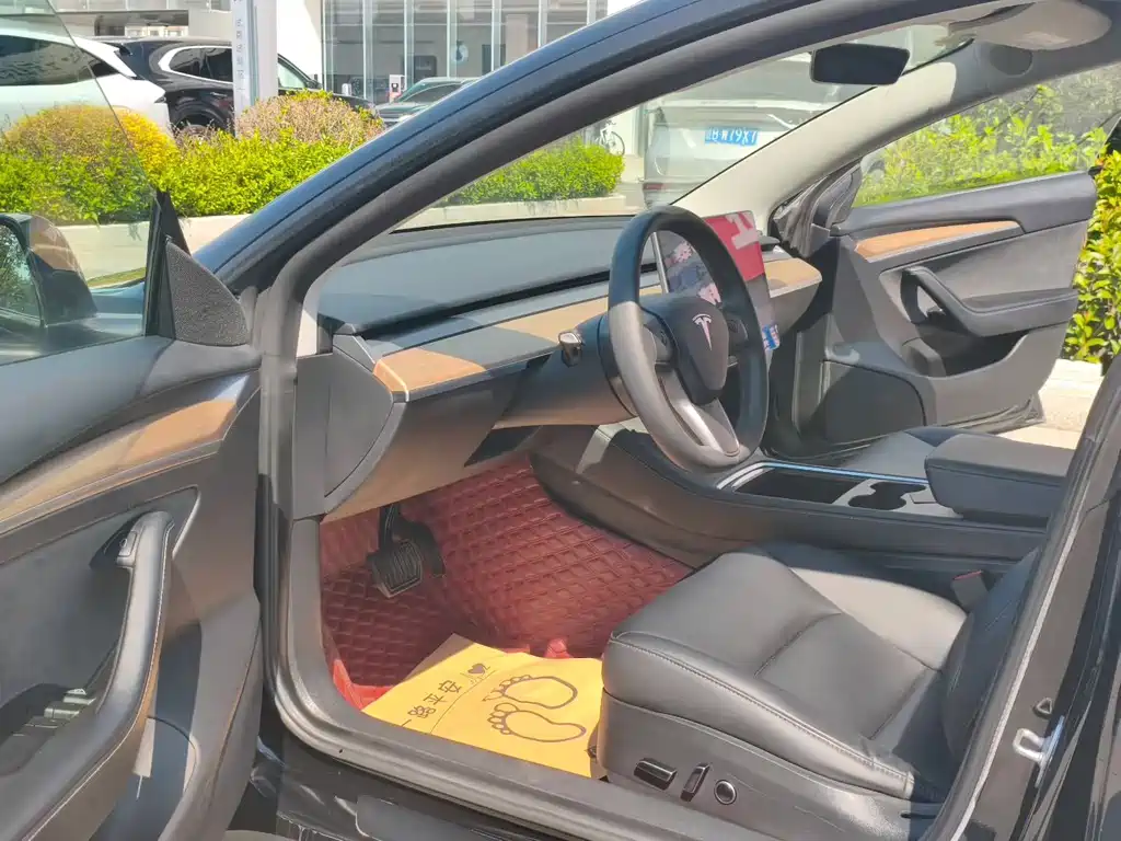 Tesla Model 3 — миниатюра 4