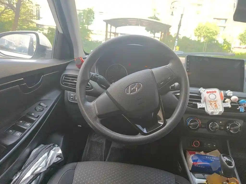 Hyundai Elantra — миниатюра 6