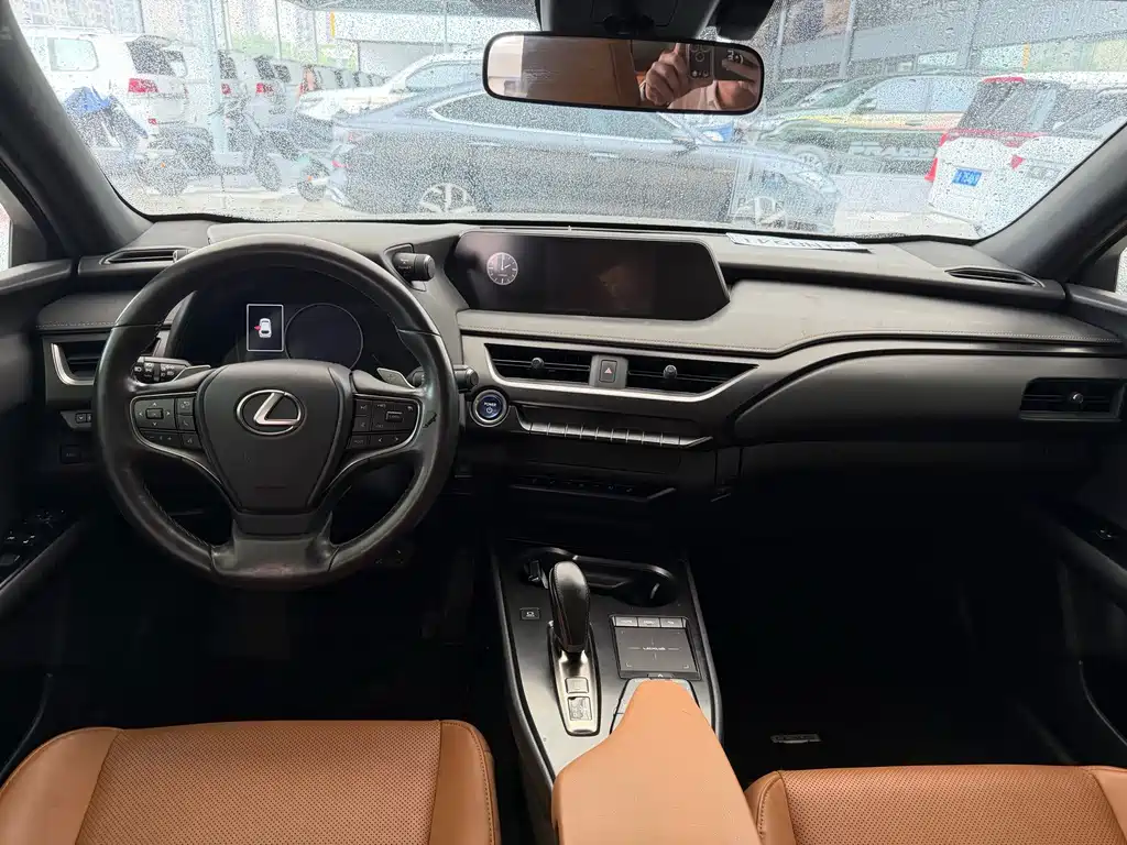 Lexus UX New Energy — миниатюра 7