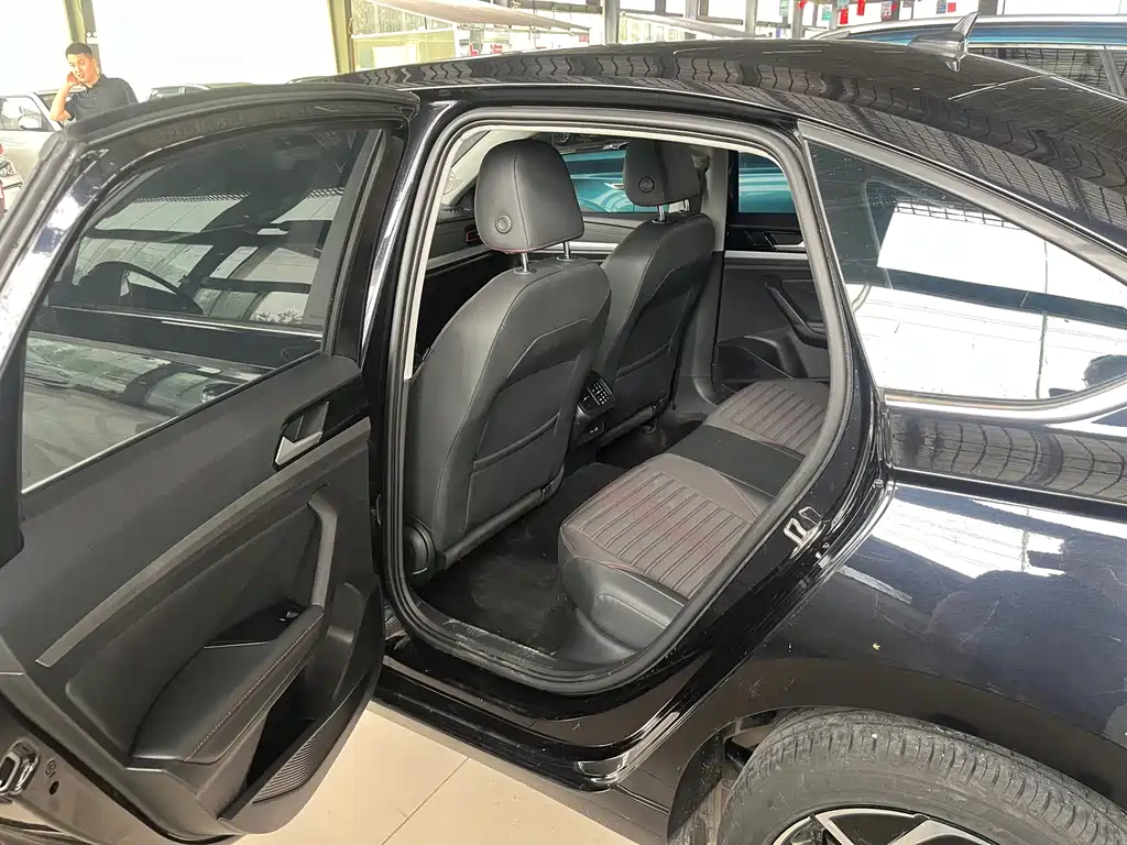 Volkswagen Lavida — миниатюра 5