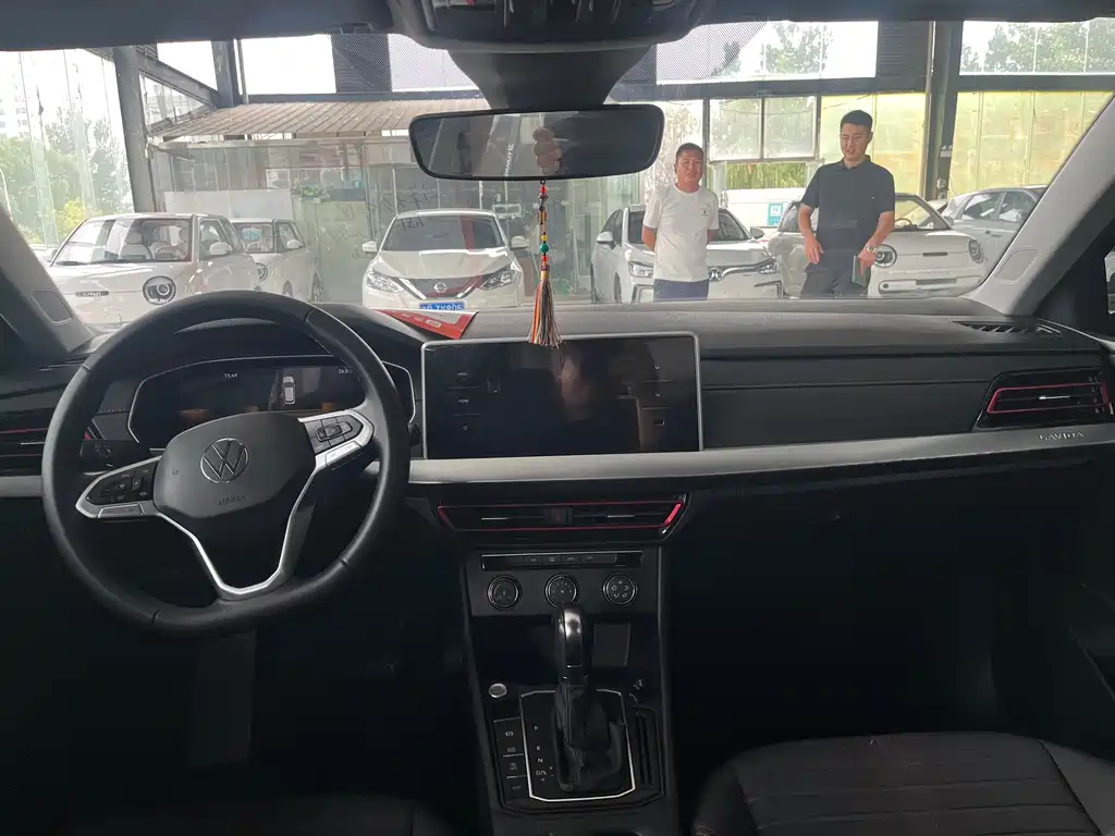 Volkswagen Lavida — миниатюра 6