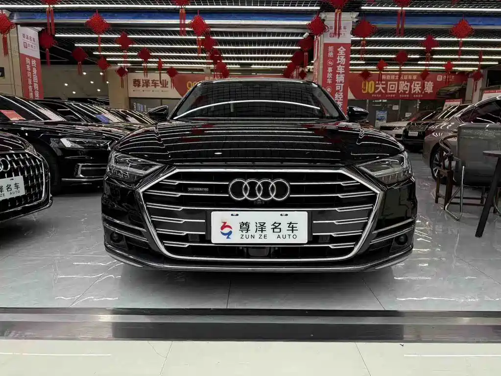 Audi A8 - фото 2