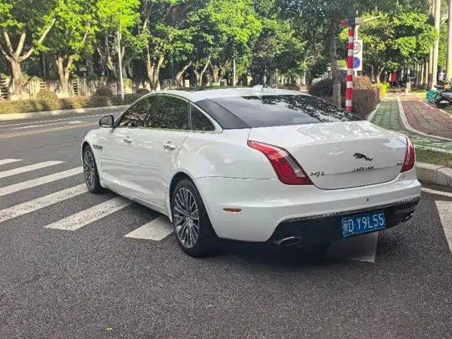 Jaguar XJ — миниатюра 4