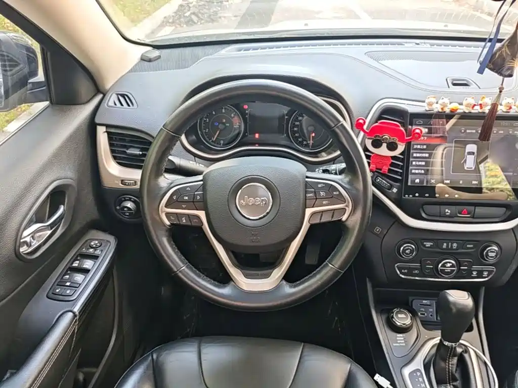 Jeep Cherokee — миниатюра 11