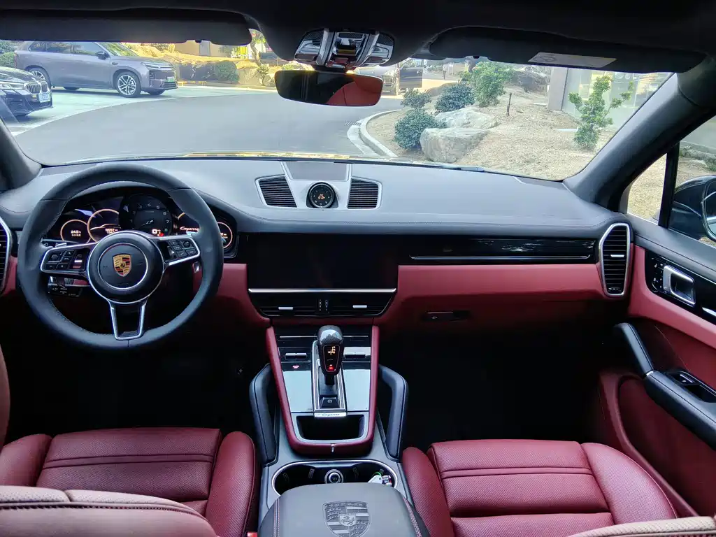 Porsche Cayenne — миниатюра 4