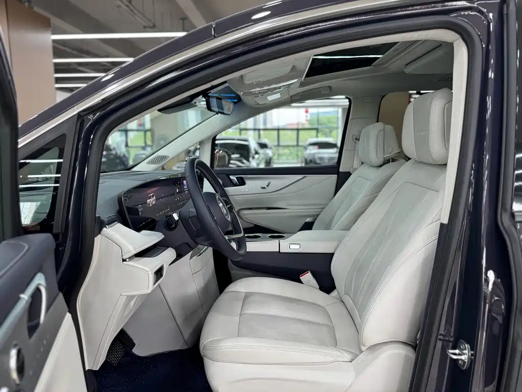 Buick GL8 Hybrid — миниатюра 6