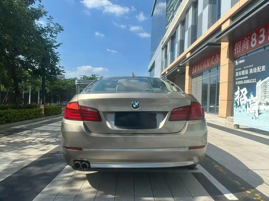 BMW 5 Series — миниатюра 8