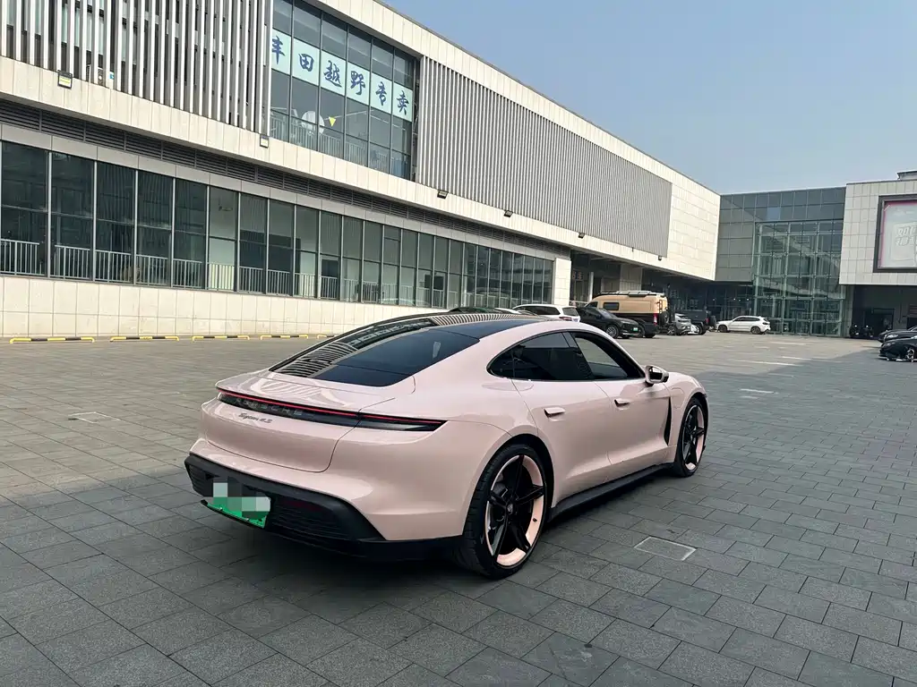 PORSCHE TAYCAN