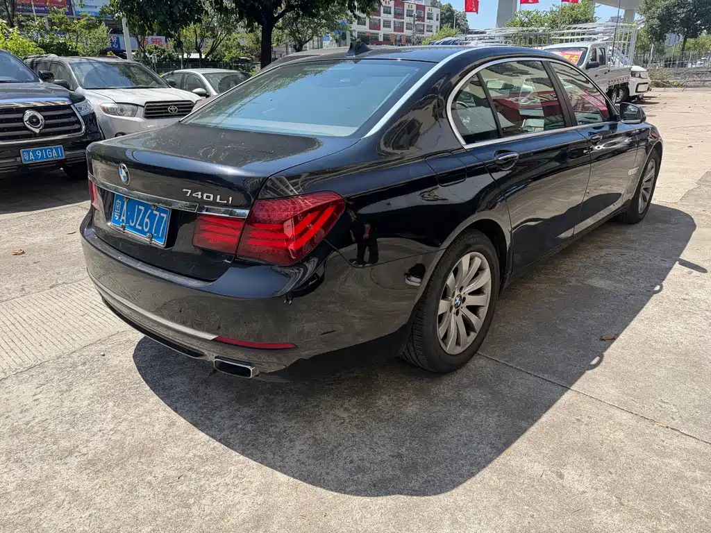 BMW 7 Series — миниатюра 4