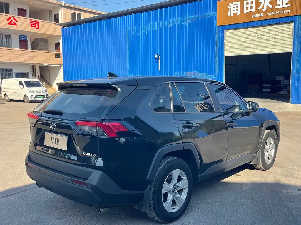 Toyota RAV4 — миниатюра 5
