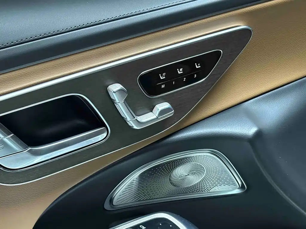 Mercedes-Benz E-Class — миниатюра 6