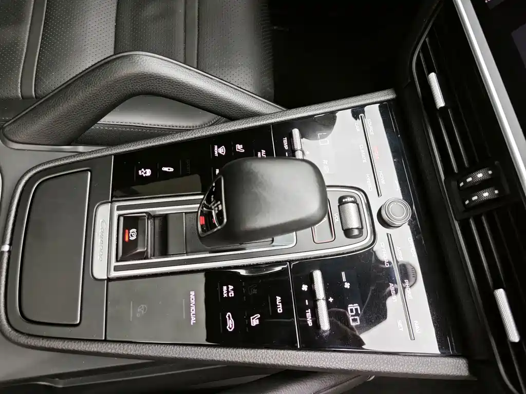 Porsche Cayenne Hybrid — миниатюра 23