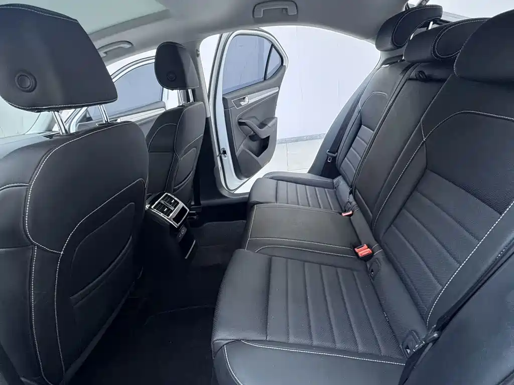 Skoda Superb — миниатюра 14
