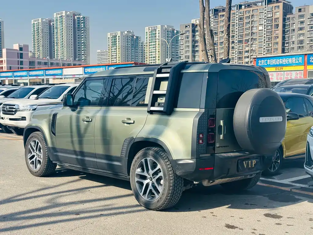 LAND ROVER DEFENDER