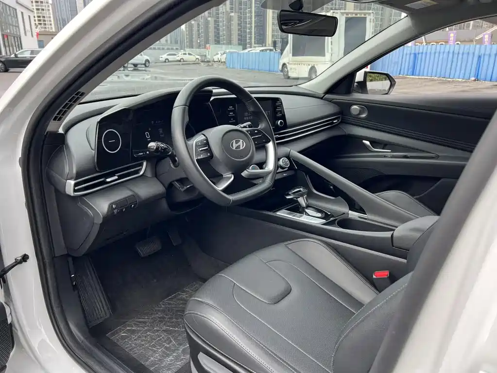 Hyundai Elantra — миниатюра 4