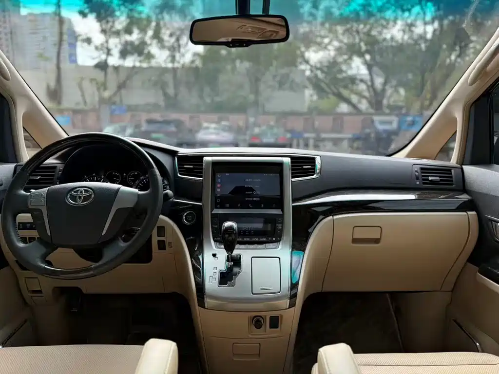 Toyota Alphard 2012 2.4L Luxury