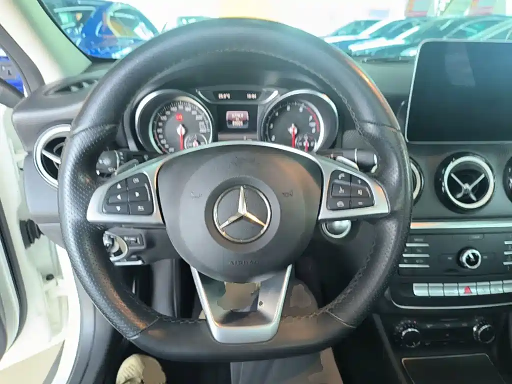Mercedes-Benz GLA — миниатюра 11