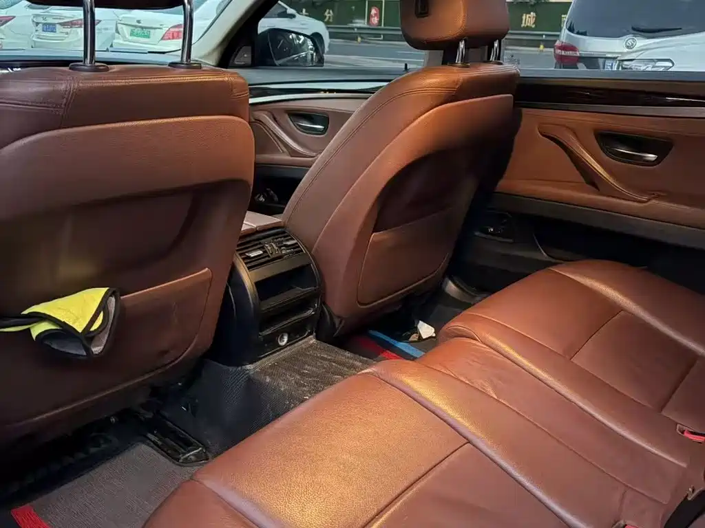 BMW 5 Series — миниатюра 4