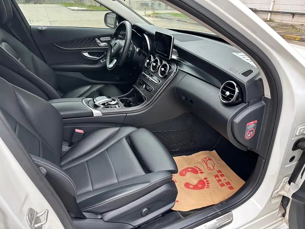 Mercedes-Benz C-Class — миниатюра 14