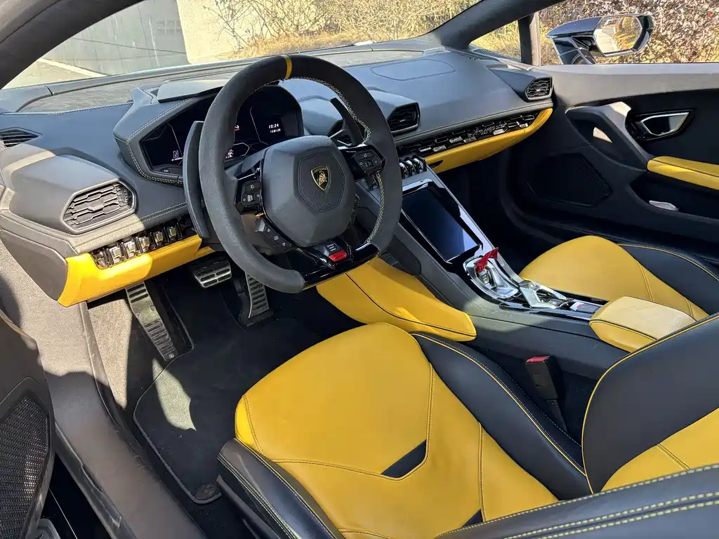 LAMBORGHINI HURACÁN