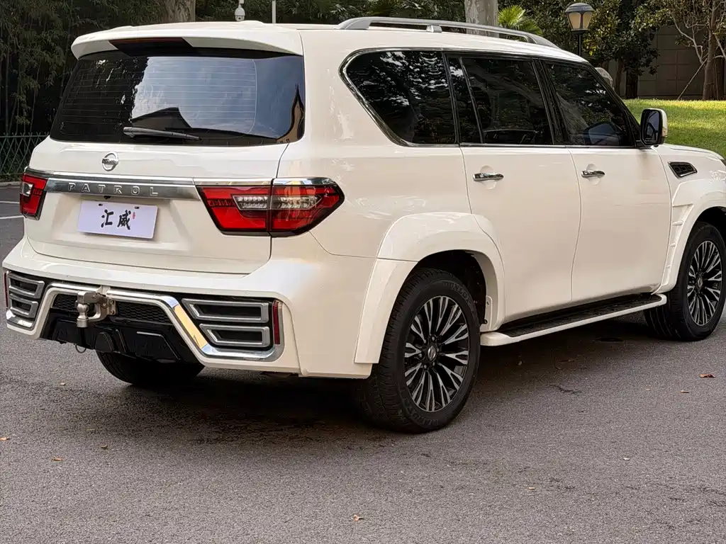Nissan Patrol — миниатюра 8